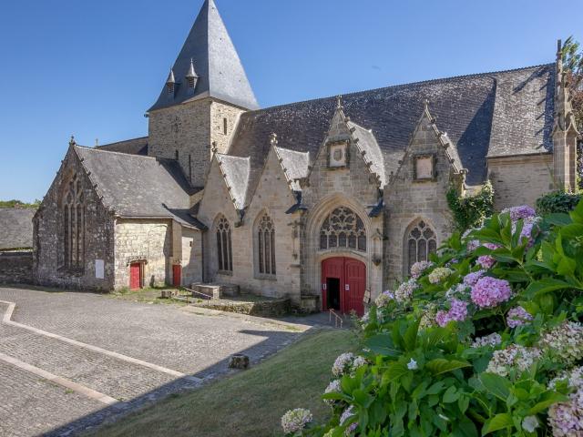 eglise-notre-dame-de-la-tronchaye-rochefort-en-terre-1.jpg