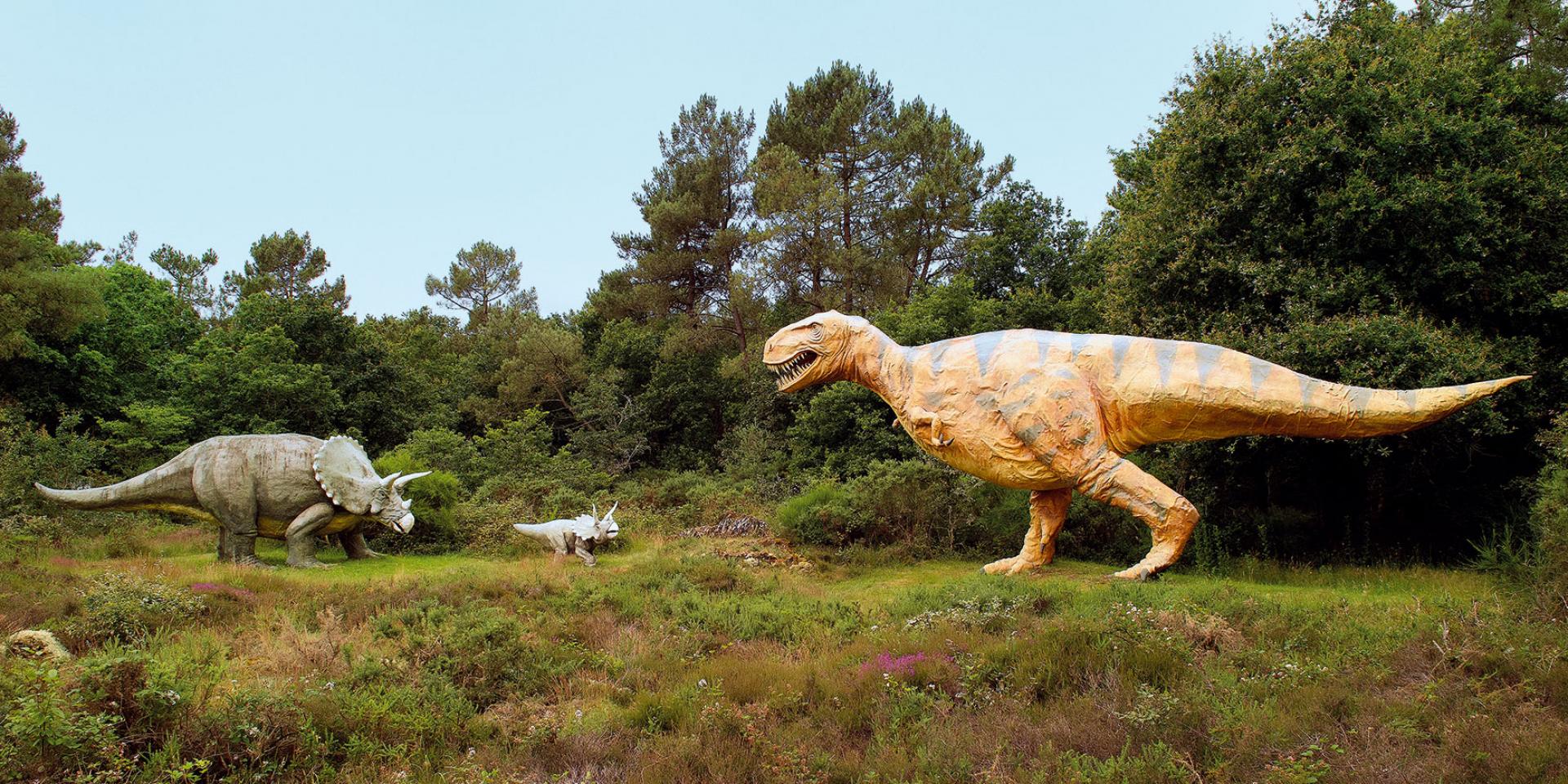 Parc De Préhistoire T Rex Et Triceratops Web