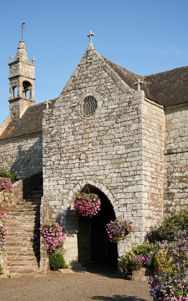 Chapelle De La Vraie Croix Village Fleuri