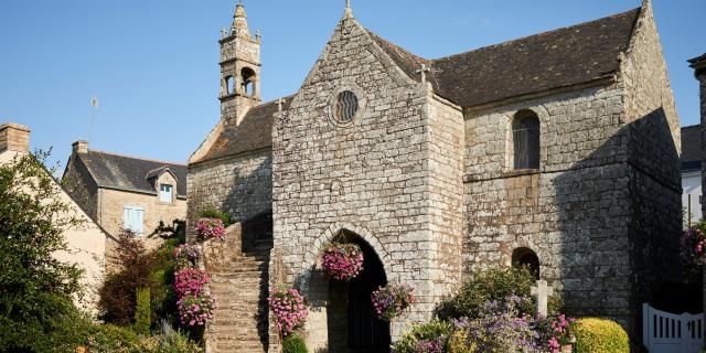 chapelle-de-la-vraie-croix-village-fleuri.jpg