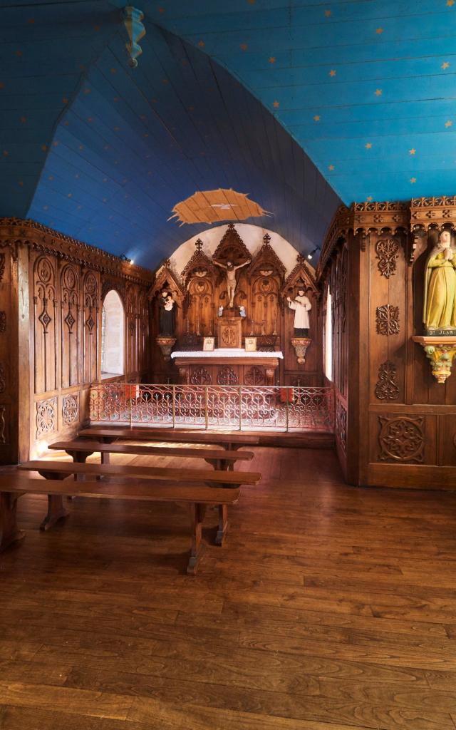 interieur-chapelle-de-la-vraie-croix-1.jpg