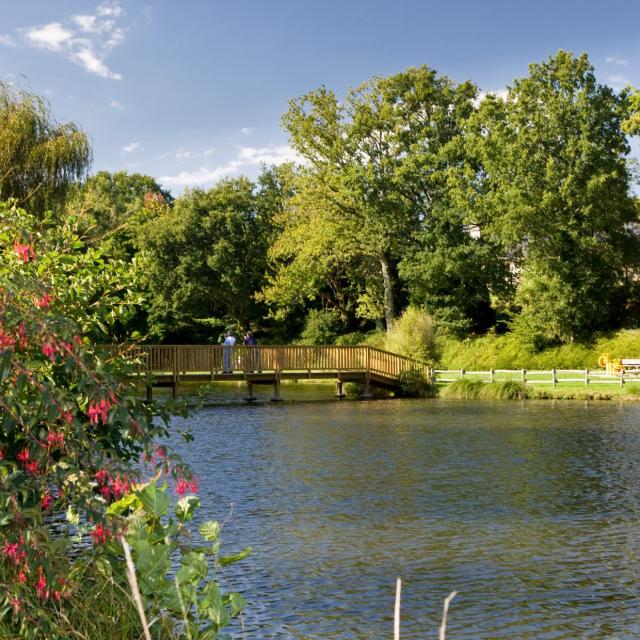 La Vraie Croix Le Plan D'eau (1)