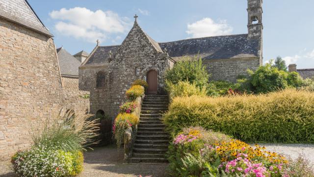 village-fleuri-la-vraie-croix-chapelle.jpg