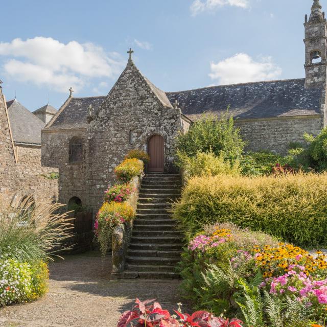 village-fleuri-la-vraie-croix-chapelle.jpg