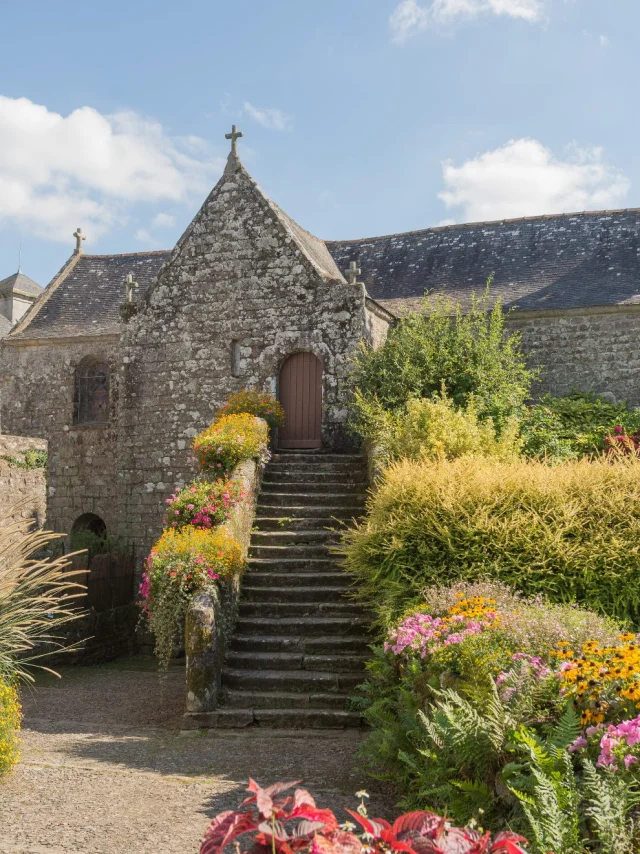 Village Fleuri La Vraie Croix Chapelle