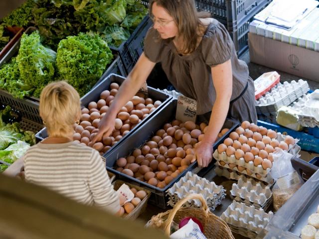 Marché de Questembert sous les Halles