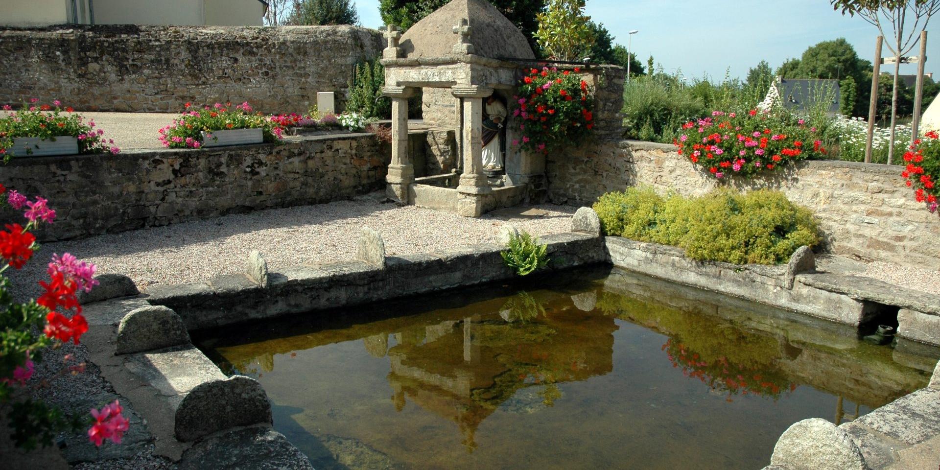 Fontaine Et Lavoir St Pierre Caden