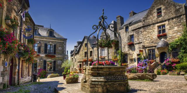 place-du-puits-rochefort-en-terre.jpg
