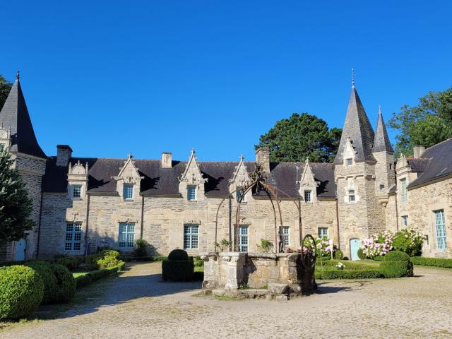 chateau-rochefort-en-terre.jpg