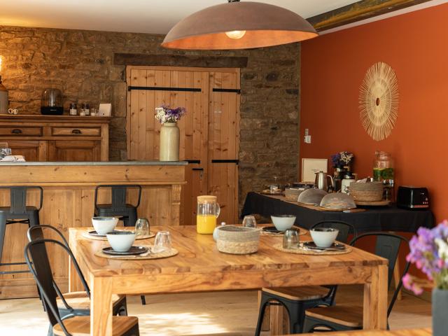 le-domaine-de-kelenn-caden-chambres-dhotes-petit-dejeuner.jpg