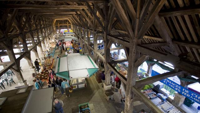 Marché de Questembert sous les Halles