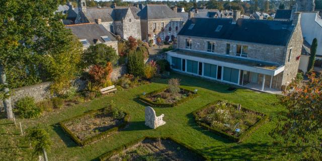 La Vraie Croix Jardin De Cure