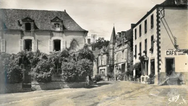 Place Des Halles Rochefort En Terre Carte Postale De Annie