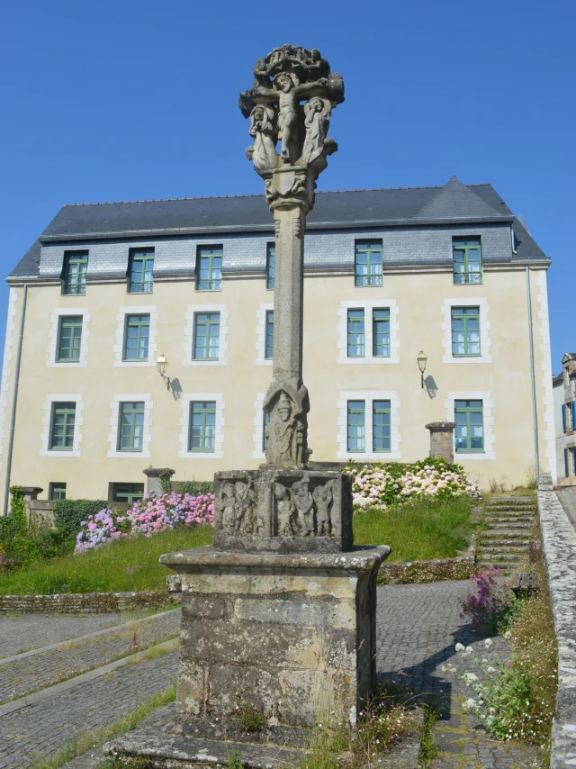 Calvary Church Rochefort En Terre