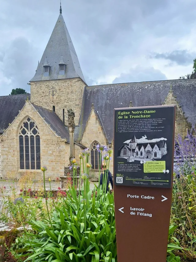 Rochefort En Terre Ruta del Patrimonio Signaletique Huella 6