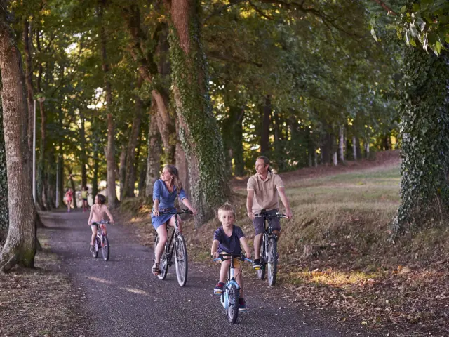 Family cycle ride Site Moulin Neufrudy Burbant