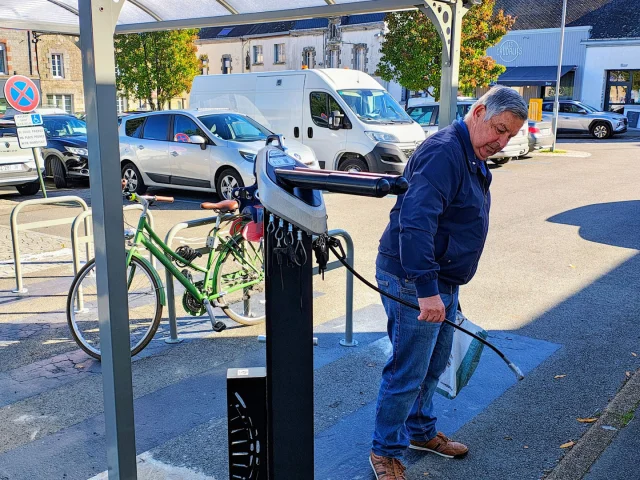 Station Autoreparation Et Abri Velo Place Du 8 Mai Questembert 2